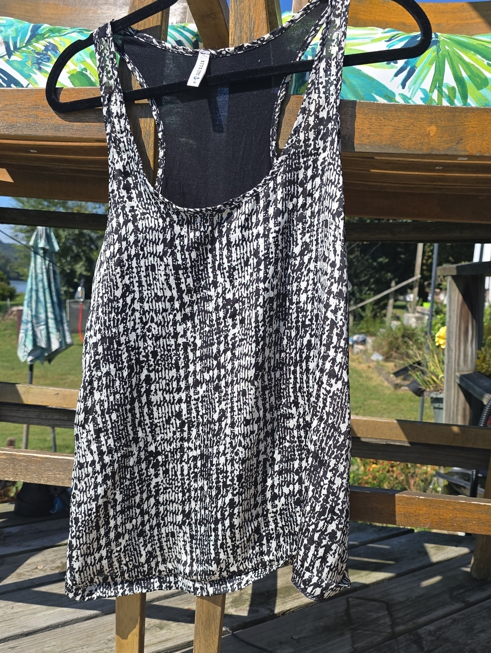 Women’s Black & White Houndstooth Patterned Racerback Tank Top